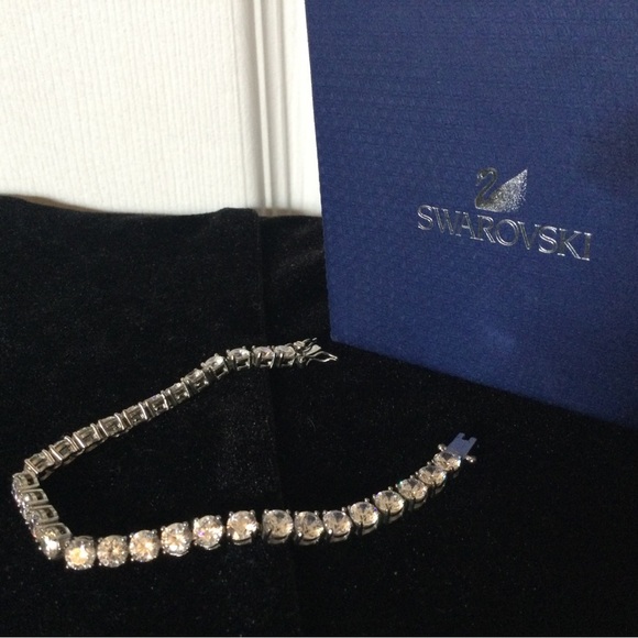 Swarovski Jewelry - Swarvoski 18 mm Crystal Tennis Bracelet